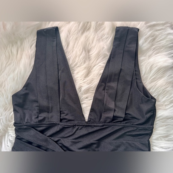 Wet Seal size M, medium BLACK Bodycon stretchy SEXY low cut top!  EUC! Like NEW! - Picture 6 of 8